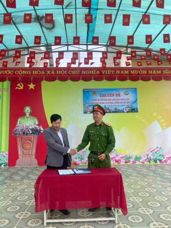 BUỔI TUYÊN TRUYỀN AN TOÀN GIAO THÔNG VÀ PHÒNG CHỐNG TỆ NẠN MA TÚY TẠI TRƯỜNG THCS LÊ VĂN TÁM