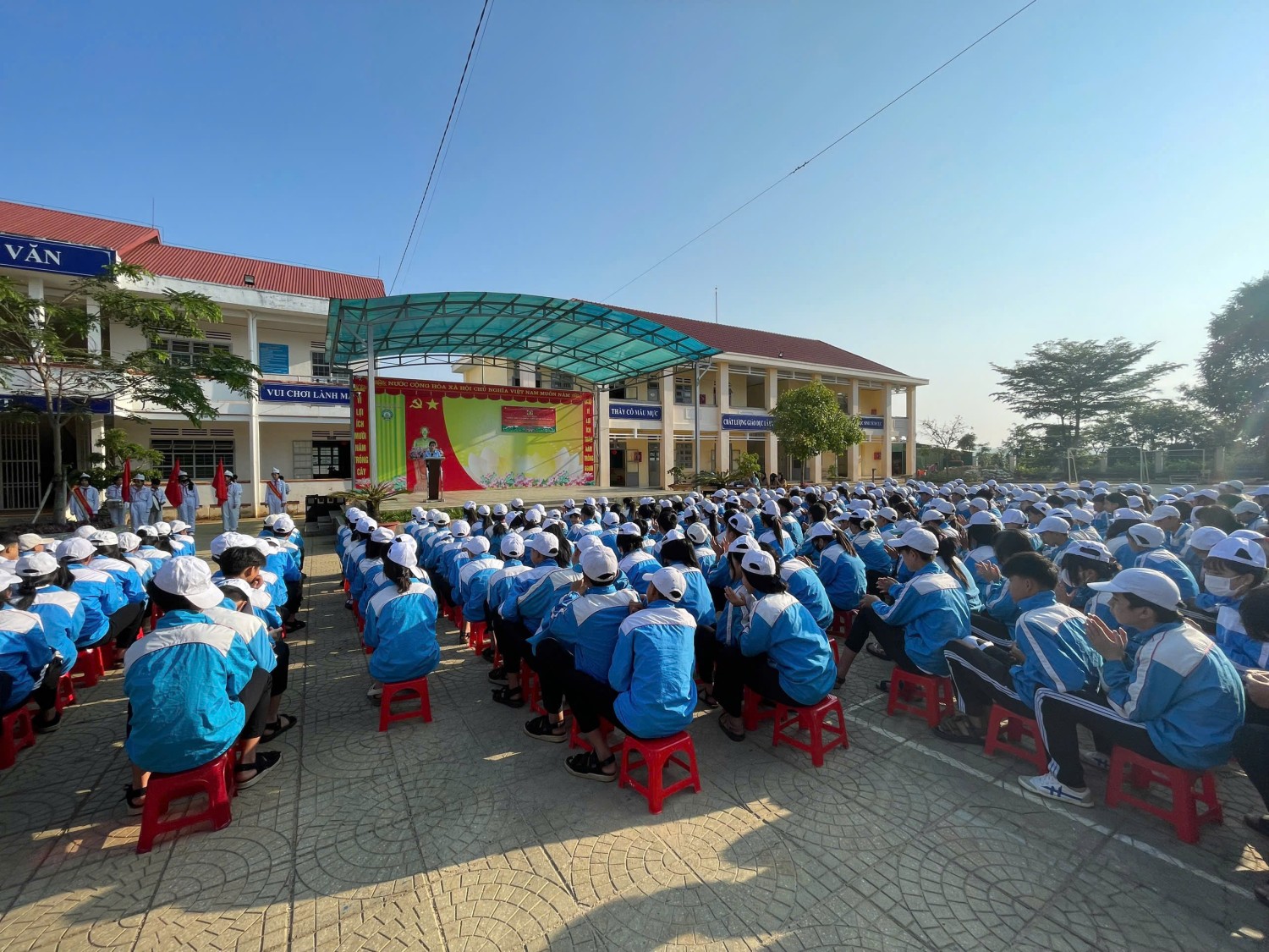 SÔI NỔI HOẠT ĐỘNG CHÀO MỪNG 26/3 TẠI TRƯỜNG THCS LÊ VĂN TÁM, HUYỆN LÂM HÀ – NĂM HỌC 2023–2024