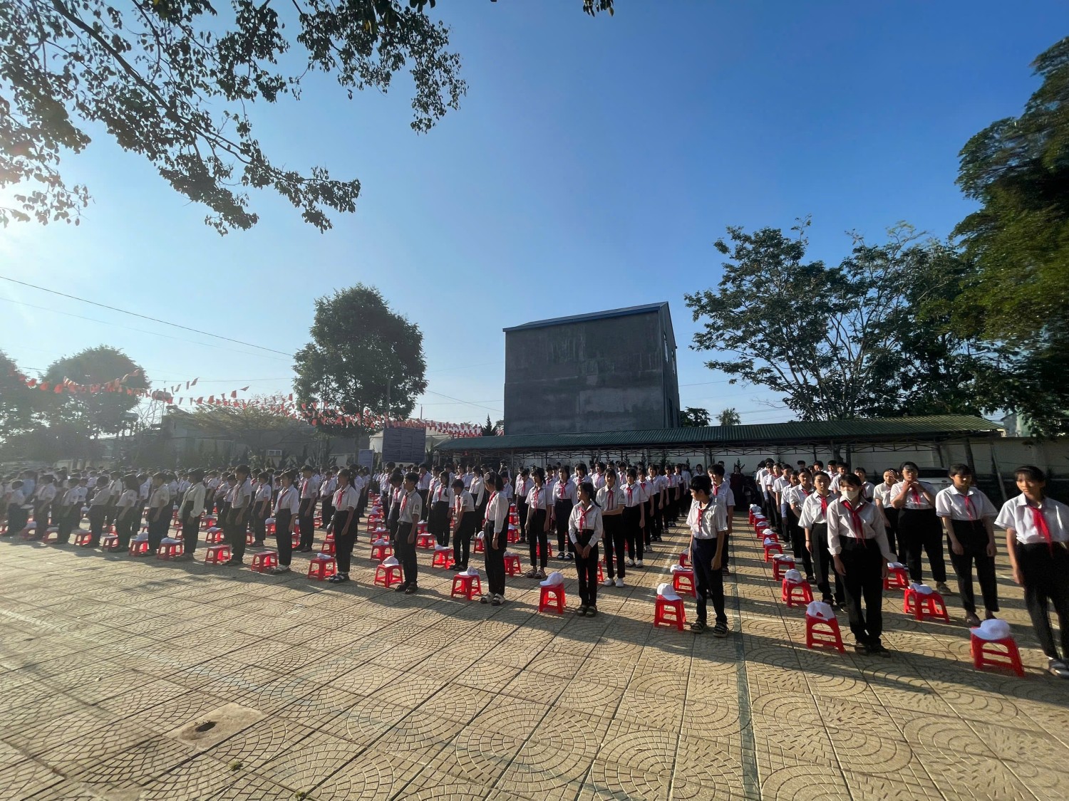 NGÀY HỘI “THIẾU NHI VUI KHỎE- TIẾN BƯỚC LÊN ĐOÀN” 26/3 TRƯỜNG THCS LÊ VĂN TÁM